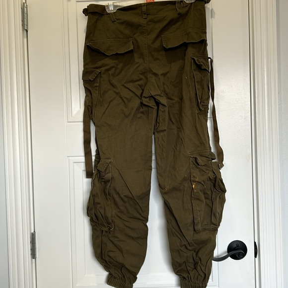 Fashion Nova Cargo Pants - Picture 2 of 3